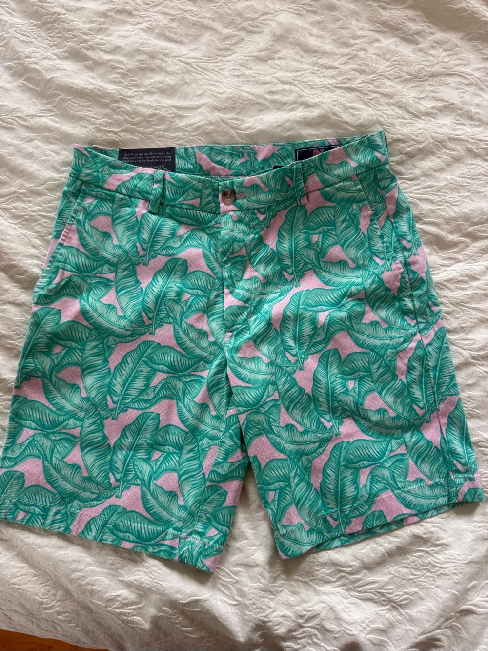 Vineyard Vines Green Leaf Print Shorts on Pink NWT